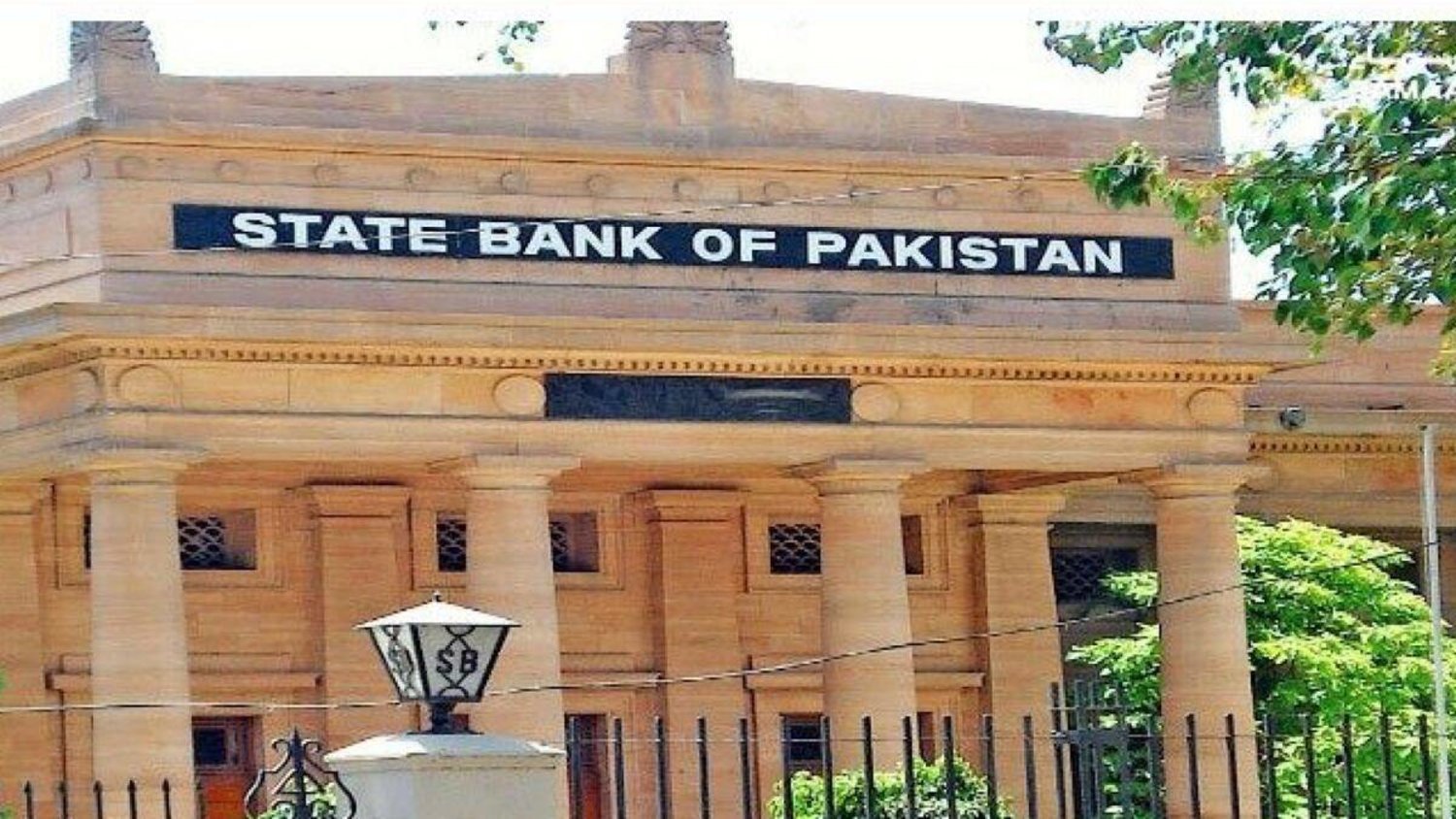 Monetary - The Central Bank of Pakistan signs a memorandum of understanding with the Arab Monetary Fund to faci 37696