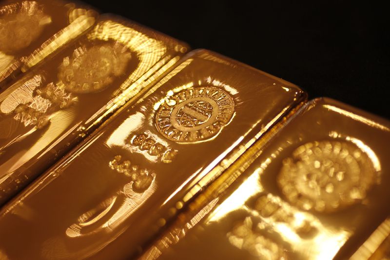 الذهب يستقر قرب أعلى مستوى في شهر مع ترقب بيانات التضخم الأمريكية