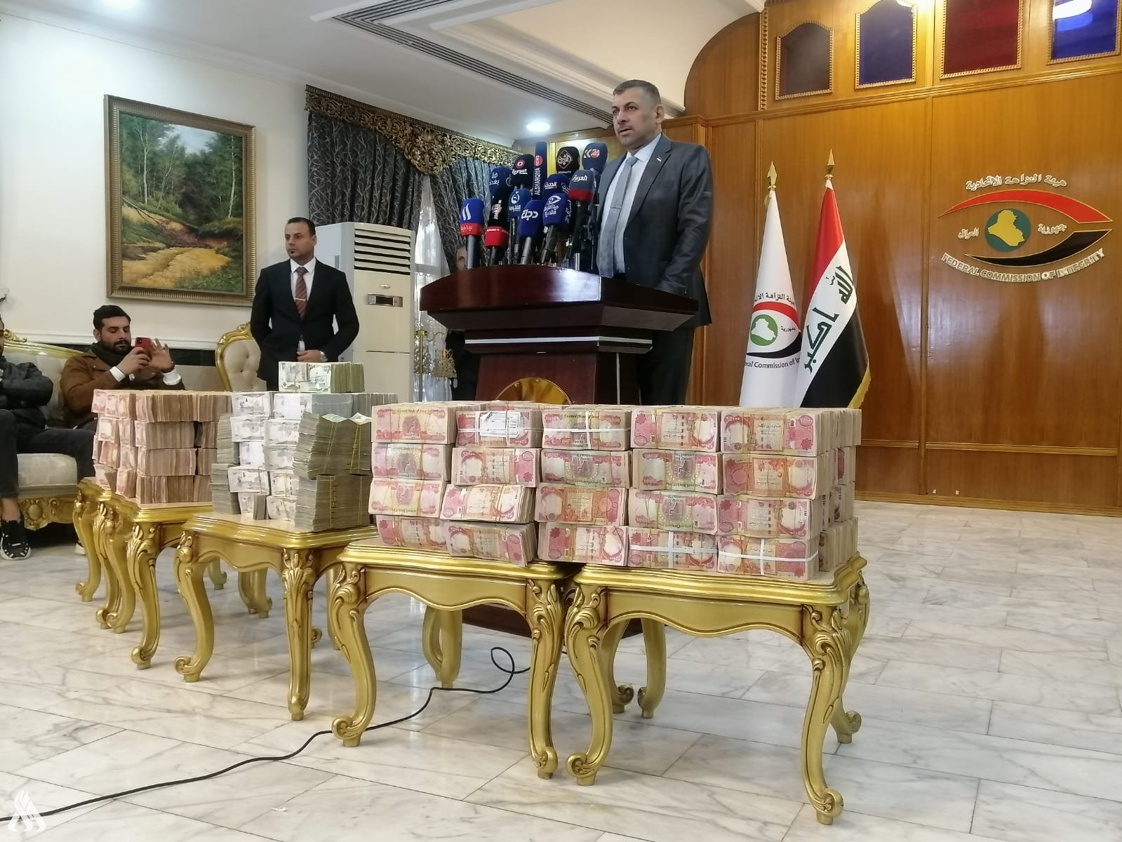 Integrity announces the recovery of 4 billion dinars from one of the accused of stealing the century  1/3/23 8053